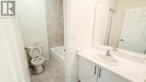 1135 Plymouth Drive, Oshawa, ON - Indoor Photo Showing Bathroom