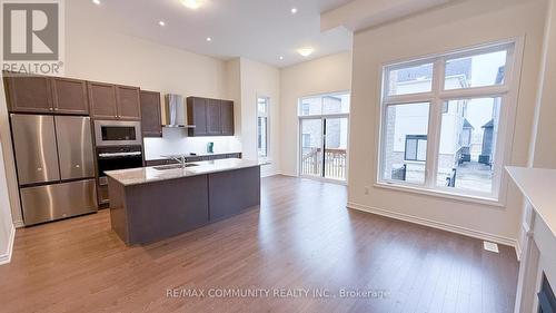 1135 Plymouth Drive, Oshawa, ON - Indoor Photo Showing Kitchen With Upgraded Kitchen