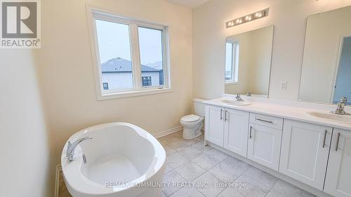 1135 Plymouth Drive, Oshawa, ON - Indoor Photo Showing Bathroom