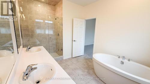 1135 Plymouth Drive, Oshawa, ON - Indoor Photo Showing Bathroom