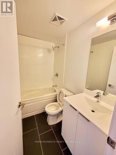 5901 - 30 Shore Breeze Dr Drive, Toronto, ON - Indoor Photo Showing Bathroom