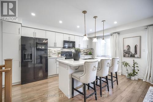 1751 Copeland Circle, Milton, ON - Indoor Photo Showing Kitchen With Upgraded Kitchen