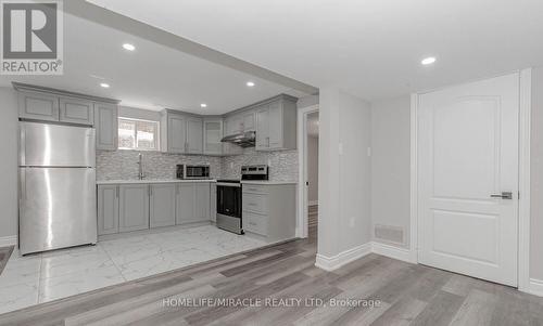 62 Elgin Drive, Brampton, ON - Indoor Photo Showing Kitchen