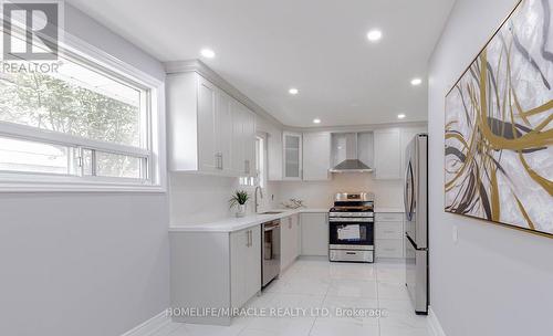 62 Elgin Drive, Brampton, ON - Indoor Photo Showing Kitchen With Upgraded Kitchen