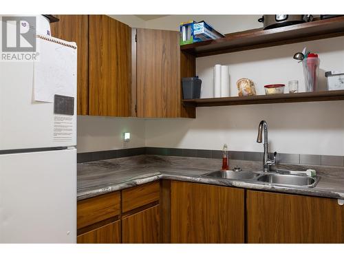 3413 Okanagan Avenue Unit# 19, Vernon, BC - Indoor Photo Showing Kitchen With Double Sink