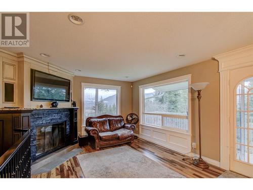 4841 1 Avenue Sw, Salmon Arm, BC - Indoor Photo Showing Living Room With Fireplace