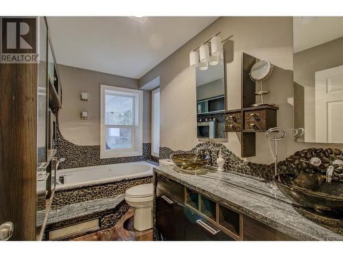 4841 1 Avenue Sw, Salmon Arm, BC - Indoor Photo Showing Bathroom