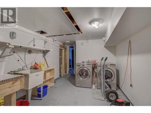 4841 1 Avenue Sw, Salmon Arm, BC - Indoor Photo Showing Laundry Room