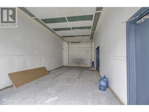 4841 1 Avenue Sw, Salmon Arm, BC - Indoor Photo Showing Garage