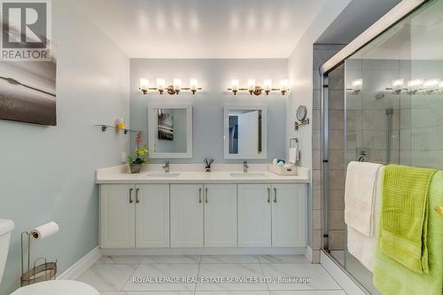 335 Queen Street S, Mississauga, ON - Indoor Photo Showing Bathroom