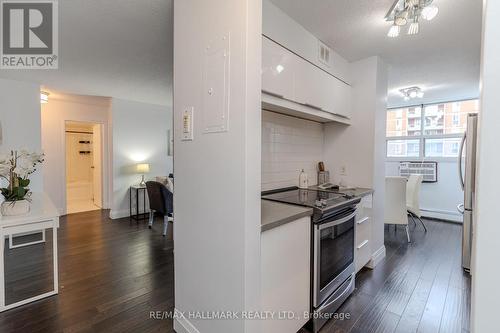 607 - 1950 Main Street W, Hamilton, ON - Indoor Photo Showing Kitchen