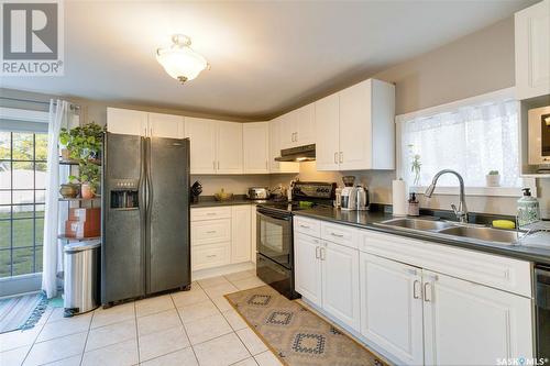 316 H Avenue S, Saskatoon, SK - Indoor Photo Showing Kitchen With Double Sink