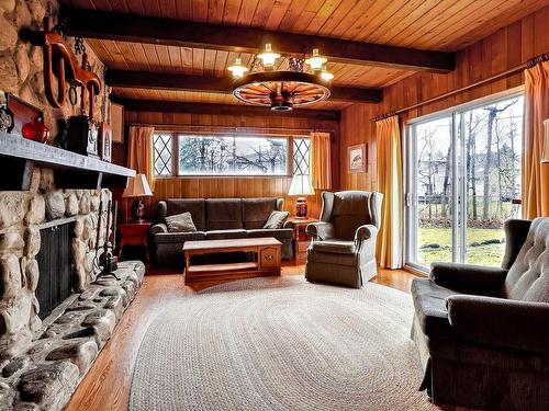 Salle familiale - 446 Montrose Drive, Beaconsfield, QC - Indoor Photo Showing Living Room With Fireplace