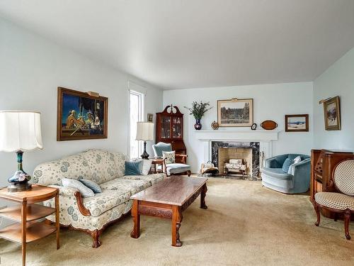 Salon - 446 Montrose Drive, Beaconsfield, QC - Indoor Photo Showing Living Room With Fireplace