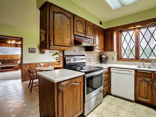 Cuisine - 446 Montrose Drive, Beaconsfield, QC - Indoor Photo Showing Kitchen