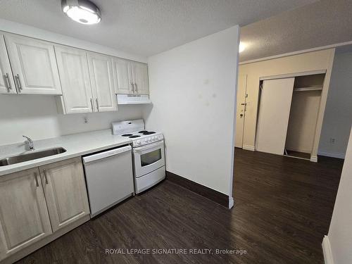 709-720 Spadina Ave, Toronto, ON - Indoor Photo Showing Kitchen