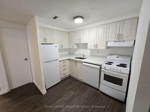 709-720 Spadina Ave, Toronto, ON - Indoor Photo Showing Kitchen