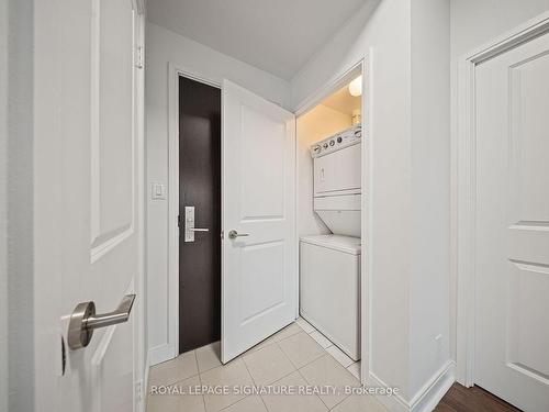 1505-60 Absolute Ave, Mississauga, ON - Indoor Photo Showing Laundry Room