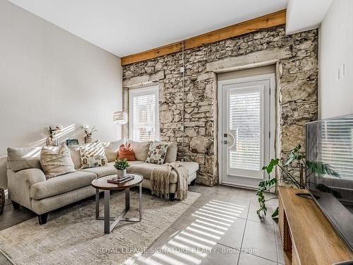 123-25 Concession St, Cambridge, ON - Indoor Photo Showing Living Room