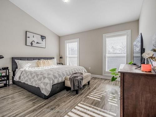 123-25 Concession St, Cambridge, ON - Indoor Photo Showing Bedroom