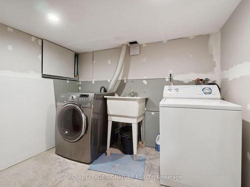 198 Weir St N, Hamilton, ON - Indoor Photo Showing Laundry Room