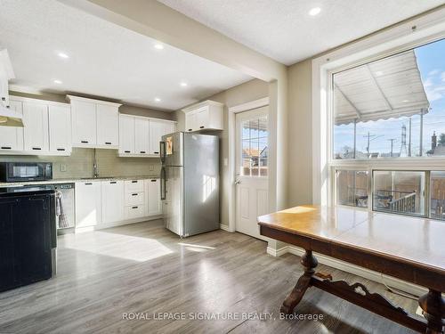 198 Weir St N, Hamilton, ON - Indoor Photo Showing Kitchen