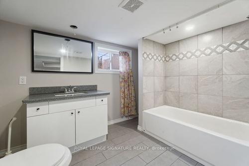 198 Weir St N, Hamilton, ON - Indoor Photo Showing Bathroom