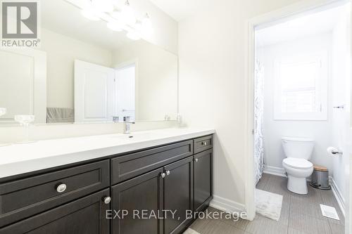 Upper - 8 Bannister Crescent, Brampton, ON - Indoor Photo Showing Bathroom