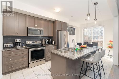 3094 Blackfriar Common, Oakville, ON - Indoor Photo Showing Kitchen With Double Sink With Upgraded Kitchen