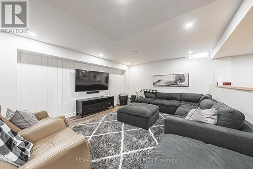 2244 Dewsbury Drive, Oakville, ON - Indoor Photo Showing Living Room