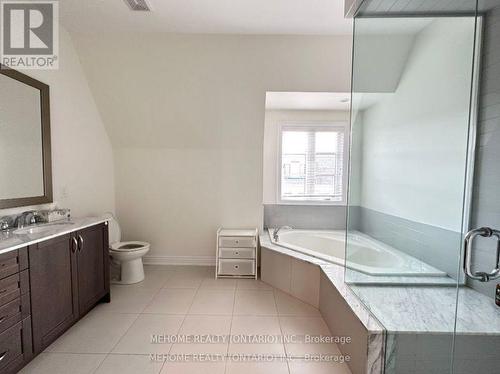 2097 Queensborough Gate, Mississauga, ON - Indoor Photo Showing Bathroom