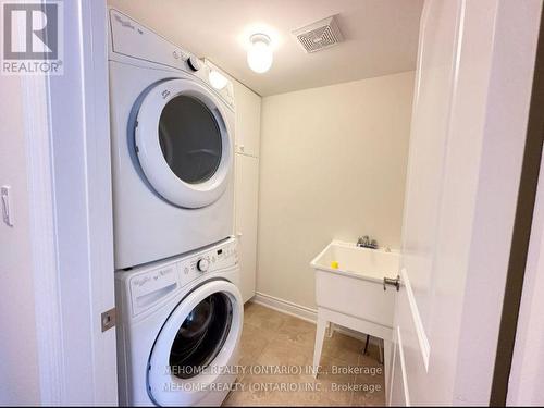 2097 Queensborough Gate, Mississauga, ON - Indoor Photo Showing Laundry Room