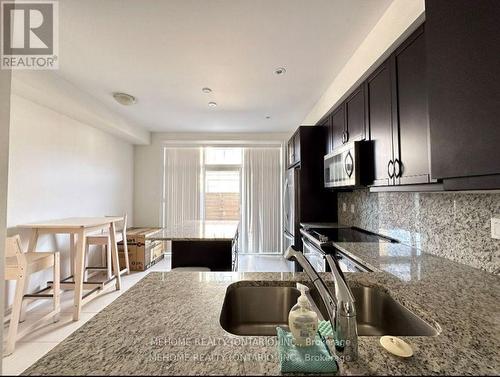 2097 Queensborough Gate, Mississauga, ON - Indoor Photo Showing Kitchen With Double Sink With Upgraded Kitchen