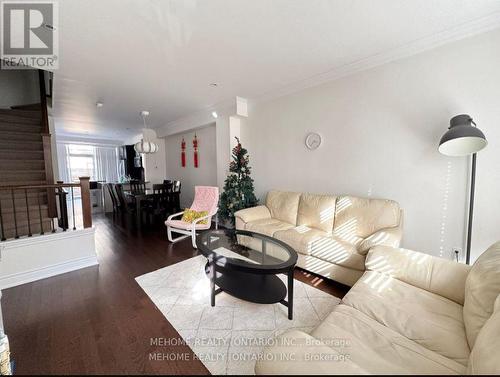 2097 Queensborough Gate, Mississauga, ON - Indoor Photo Showing Living Room