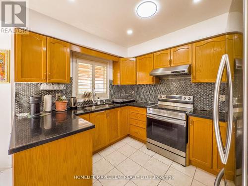 56 Mount Mckinley Lane, Brampton, ON - Indoor Photo Showing Kitchen