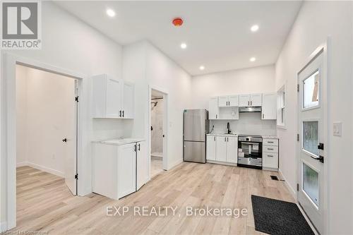 Unit A - 222 Hamilton Road, London, ON - Indoor Photo Showing Kitchen