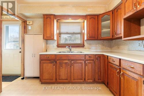 972 Frankford-Stirling Road, Quinte West, ON - Indoor Photo Showing Kitchen With Double Sink