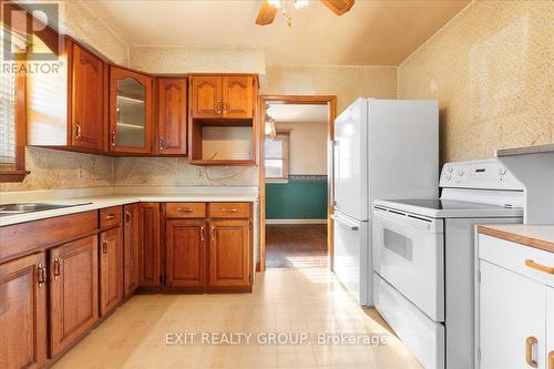 972 Frankford-Stirling Road, Quinte West, ON - Indoor Photo Showing Kitchen