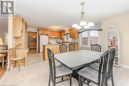 64 Cottonwood Crescent, Cambridge, ON - Indoor Photo Showing Dining Room