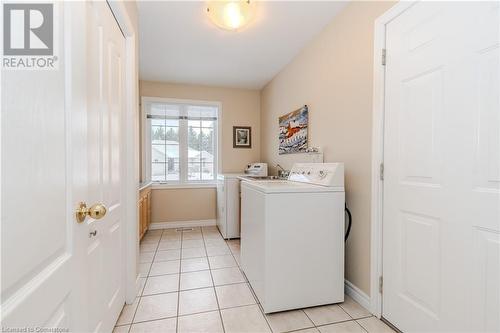 Laundry area featuring washer and dryer and light tile patterned floors - 64 Cottonwood Crescent, Cambridge, ON - Indoor Photo Showing Laundry Room