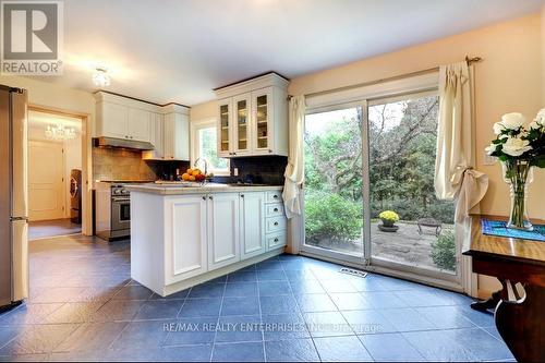 2401 Mississauga Road N, Mississauga, ON - Indoor Photo Showing Kitchen