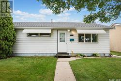 438 T AVENUE N  Saskatoon, SK S7M 3B2