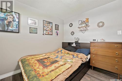 438 T Avenue N, Saskatoon, SK - Indoor Photo Showing Bedroom