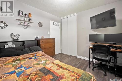 438 T Avenue N, Saskatoon, SK - Indoor Photo Showing Bedroom