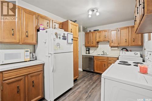 438 T Avenue N, Saskatoon, SK - Indoor Photo Showing Kitchen