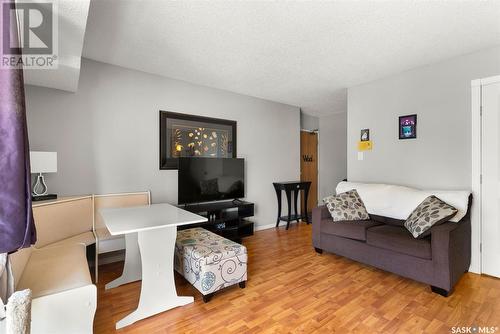 202 2315 Mcintyre Street, Regina, SK - Indoor Photo Showing Living Room