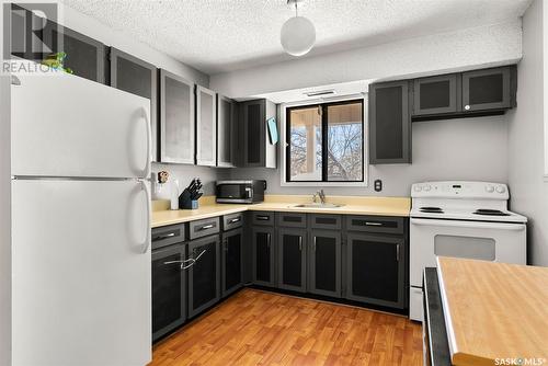 202 2315 Mcintyre Street, Regina, SK - Indoor Photo Showing Kitchen