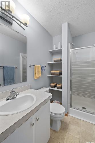 523 Mahon Drive, Prince Albert, SK - Indoor Photo Showing Bathroom