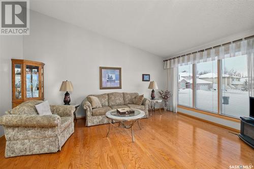 523 Mahon Drive, Prince Albert, SK - Indoor Photo Showing Living Room