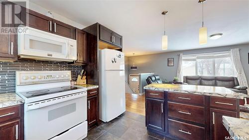 6006 1St Avenue N, Regina, SK - Indoor Photo Showing Kitchen